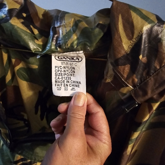 Cabela's Jackets & Coats in Black - Picture 4 of 4